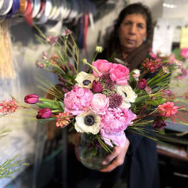 Pink and white mixed bouquet in a glass vase