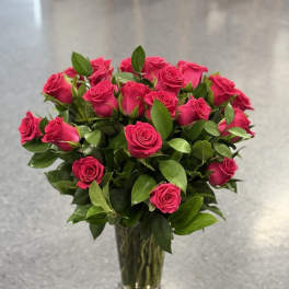 Bouquet of hot pink roses in a clear glass vase