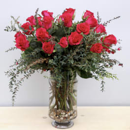 Bouquet of red roses in a clear glass vase