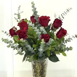 Bouquet of red roses in a clear glass vase