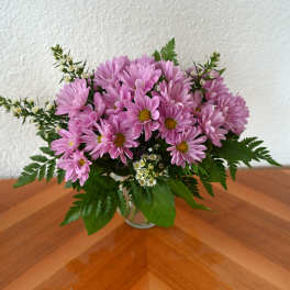 Pink daisy bouquet in a clear glass vase