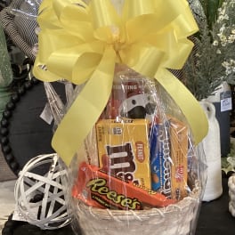 Gift basket with candy bars wrapped in clear cellophane and a yellow bow