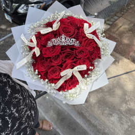 Bouquet of red roses with white baby's breath and a tiara topper