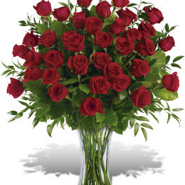 Bouquet of red roses in a clear glass vase