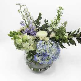 Mixed pastel flowers in a clear glass vase