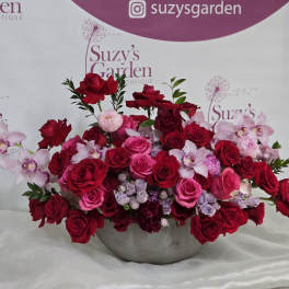 Gorgeous Ceramic Vase Arrangement