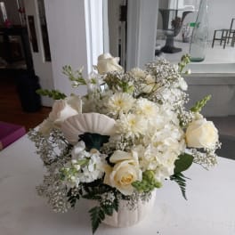 White rose and daisy bouquet in a white vase