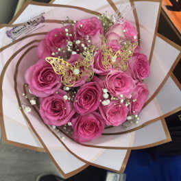 Pink rose bouquet with baby’s breath and butterfly picks