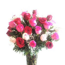 Bouquet of pink and red roses in a clear glass vase