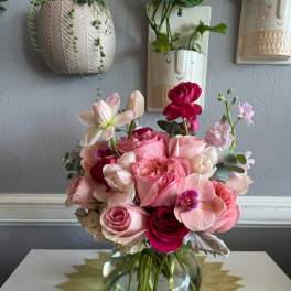 Pink and white rose bouquet in a clear glass vase