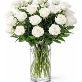Bouquet of white roses in a clear glass vase