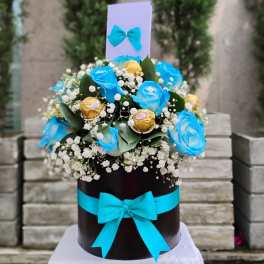 Caja floral con chocolates
