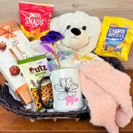 Happy Birthday mom gift basket