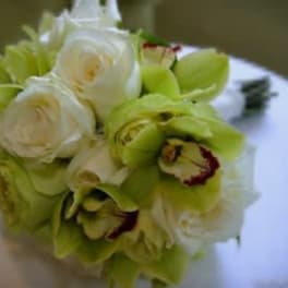 Green and Creamy wedding bouquet