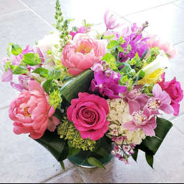 Pink and purple mixed bouquet in a glass vase