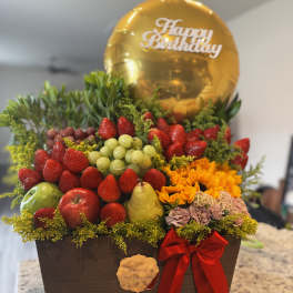 Fruit gift box with flowers and a gold Happy Birthday balloon