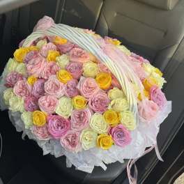 ⸻ A Basket of 100 Roses in Four Stunning Varieties
