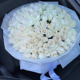 Large Bouquet of 125 Creamy White Roses: Luxury and Elegance in One Gift