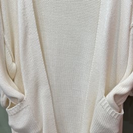 Cream knit cardigan with front pockets and long sleeves