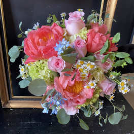 Bouquet of pink roses and peonies with small daisies
