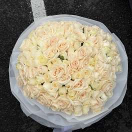 Large Bouquet of White and Cream Roses