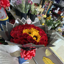 Red roses with three sun flowers bouquet