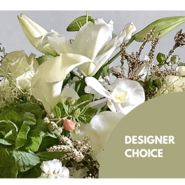 White lilies and calla lilies in a mixed bouquet