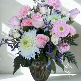 Pink and white mixed bouquet in a glass vase