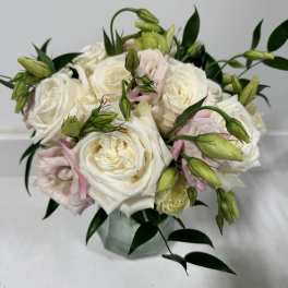 White and blush rose bouquet in a glass vase