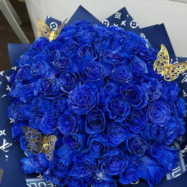 100 Blue Roses Arrangement