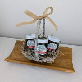 Gift basket with three jam jars on a wooden tray