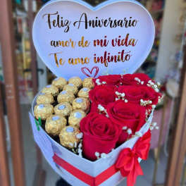 Cajita con chocolates y rosas