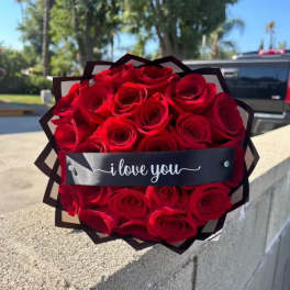 Bouquet of red roses with a black "i love you" band