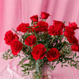 Bouquet of red roses in a clear glass vase