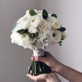 Bridal Bouquet Classic Round White
