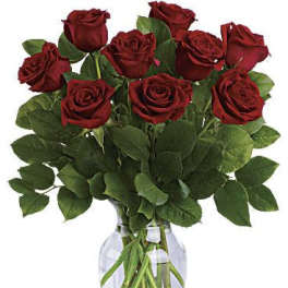 Bouquet of red roses in a clear glass vase