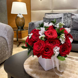 Romantic Red Rose Vase (12 Roses)