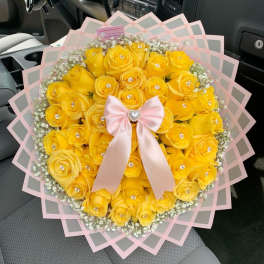 Round bouquet of Yellow Roses