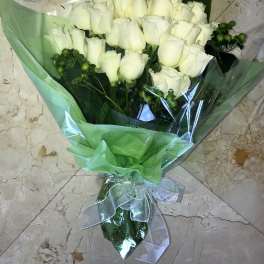 24 White Roses Long Stem Wrap Bouquet.