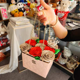 Handheld box bag with red and beige roses and a small crown topper