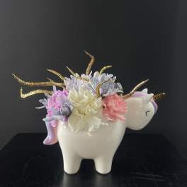 Unicorn-shaped vase with pastel flowers and gold glitter accents