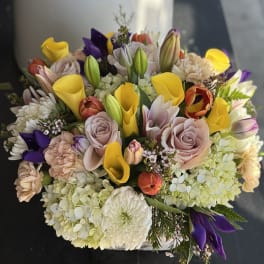 Mixed bouquet with yellow calla lilies, pale roses, and hydrangeas