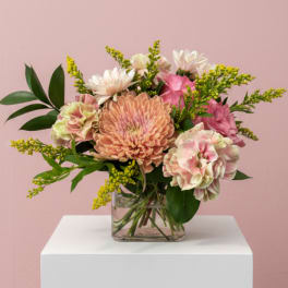Sarah Centerpiece (soft & whimsical )