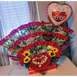 A large and elegant classic arrangement