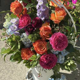 VIBRANT EMBRACE BASKET