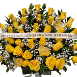 Classic arrangement yellow rouses.