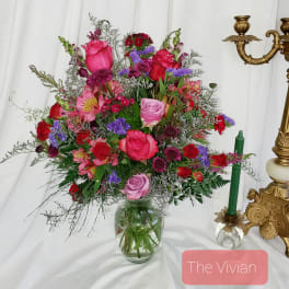 Mixed bouquet of pink and red roses in a glass vase