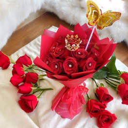 ️resin dimond and crown red roses bouquet️