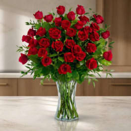 Bouquet of red roses in a clear glass vase