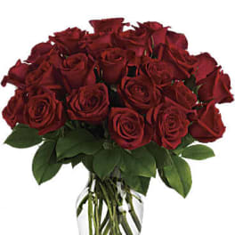 Bouquet of red roses in a clear glass vase